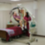 Caregiver transfering a patient with a Smart Lift